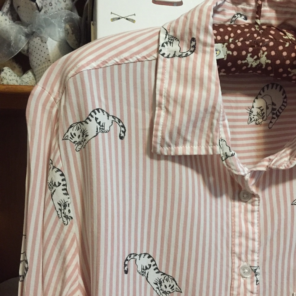 🐈 Button down shirt - Picture 2 of 10